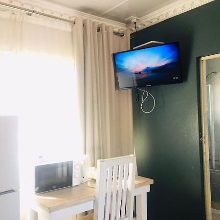 Mavi Guest House East London Esterno foto